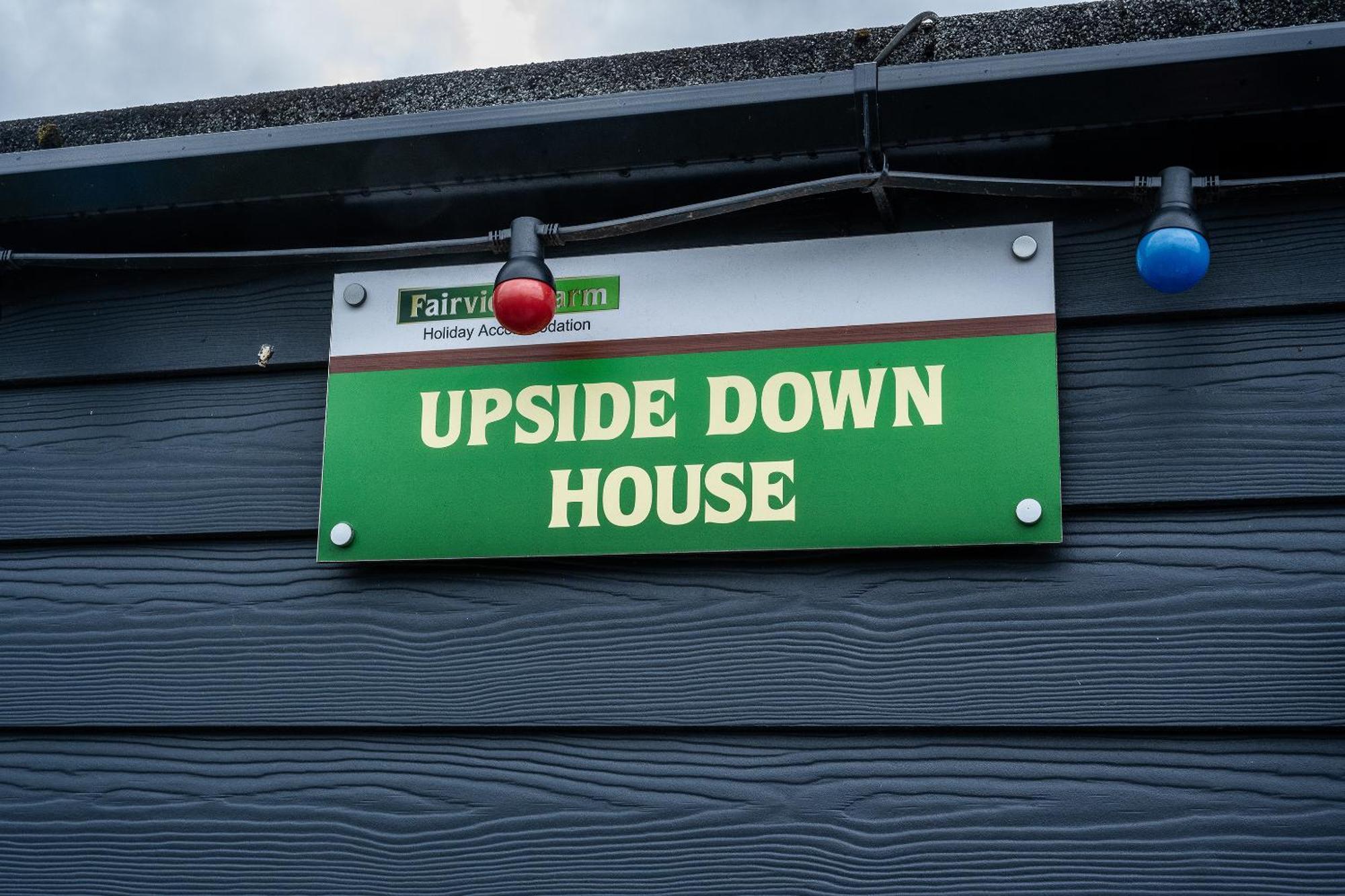 Upside Down House - Sleeps Up To 6 Guests - Great For Family And Friends Gatherings,Corporate Events ,Near Sherwood Forest At Fairview Farm In Nottingham Set In 88 Acres Екстериор снимка