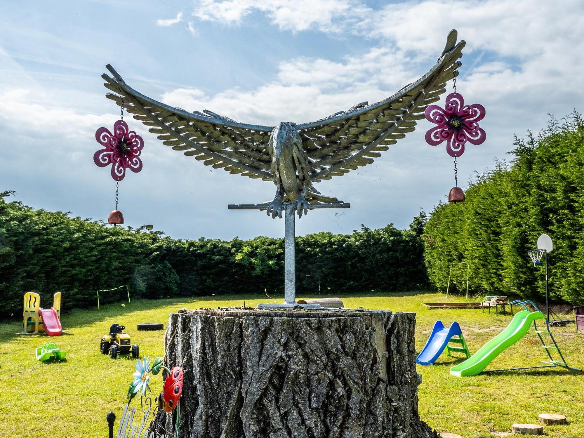 Upside Down House - Sleeps Up To 6 Guests - Great For Family And Friends Gatherings,Corporate Events ,Near Sherwood Forest At Fairview Farm In Nottingham Set In 88 Acres Екстериор снимка
