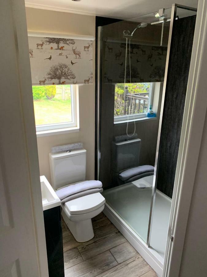 Upside Down House - Sleeps Up To 6 Guests - Great For Family And Friends Gatherings,Corporate Events ,Near Sherwood Forest At Fairview Farm In Nottingham Set In 88 Acres Екстериор снимка